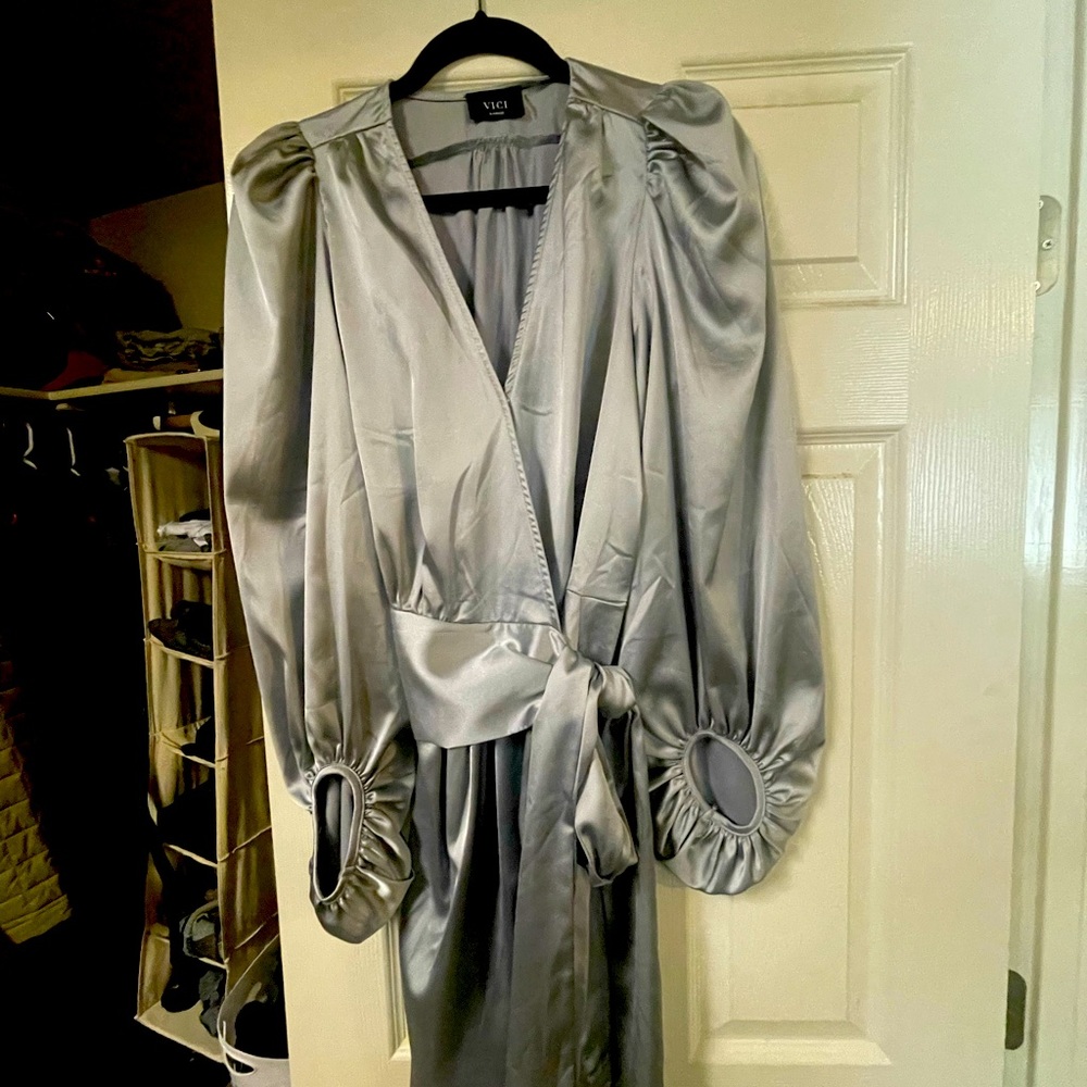 VICI dress size large, never been worn.